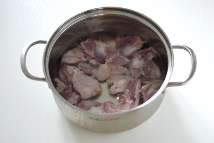 Wash the chicken gizzards