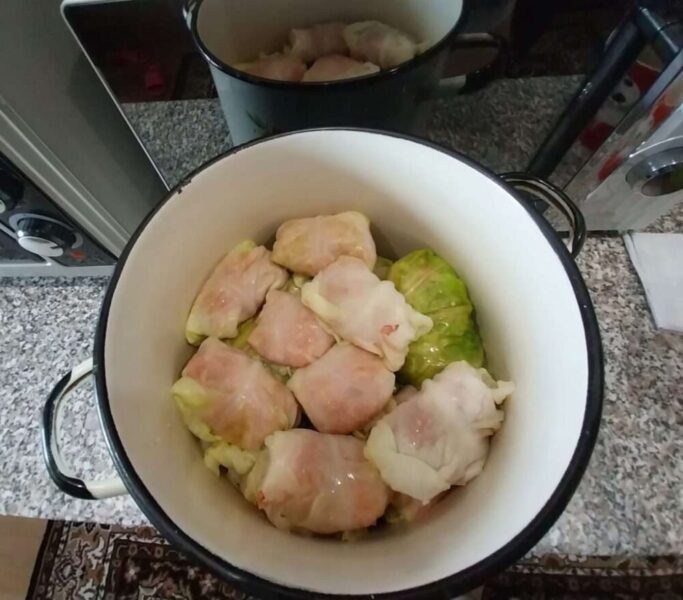 Голубцы должны плотно прилегать друг к другу