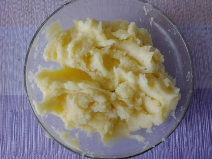 piureul cu cascaval va deveni mai consistent