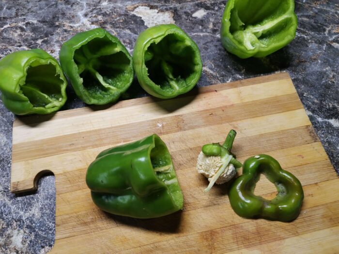 Отрезаем «крышечки»