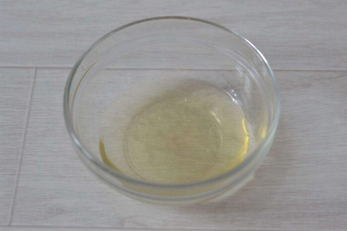 Добавляем к нему растительное масло