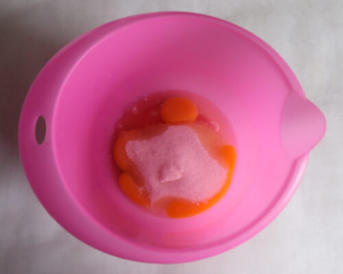 add the sugar to the eggs