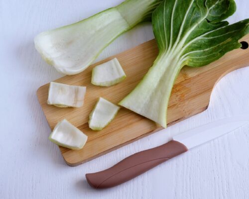Remove the bok choy from its leaves