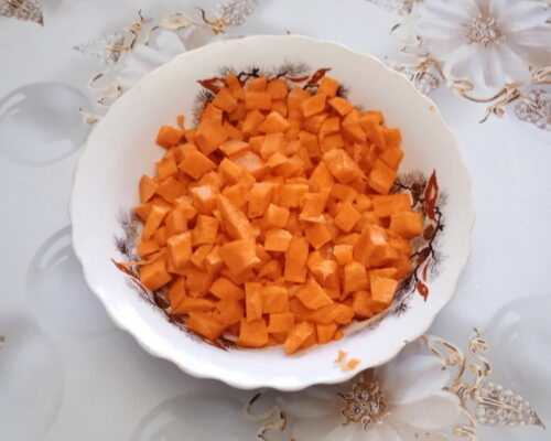 cut the carrots coarsely