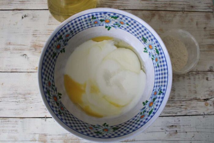 Вливаем кефир