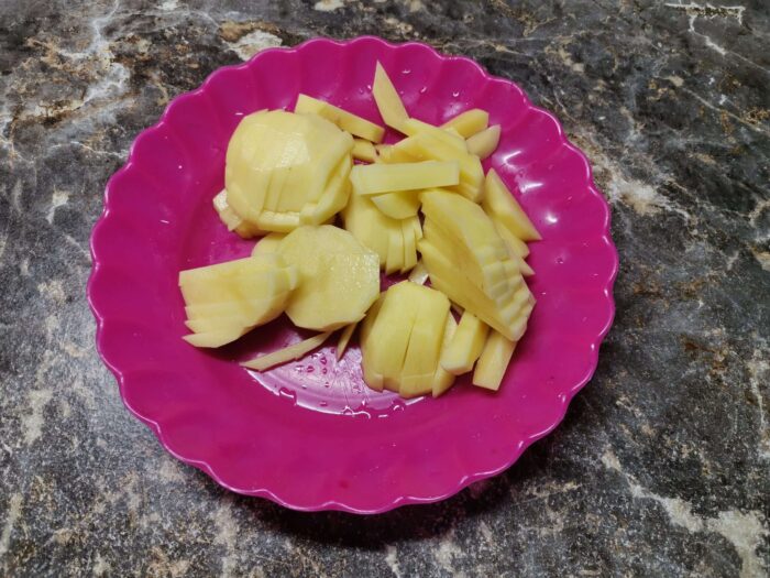 Картофель чистим