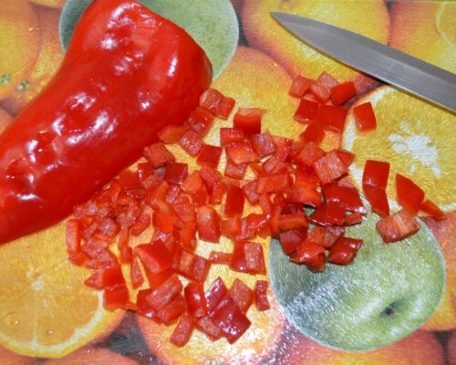 Cut the pepper into small cubes