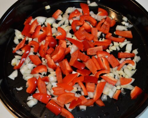 place the chopped vegetables in baking tray