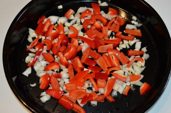 place the chopped vegetables in baking tray