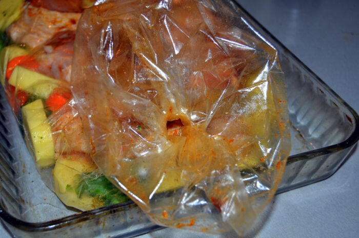 Пакет завязывают