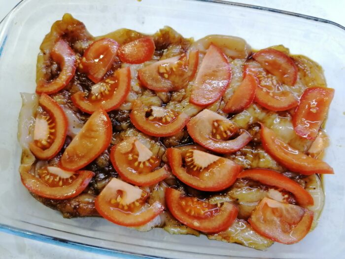 Puneți roșiile deasupra