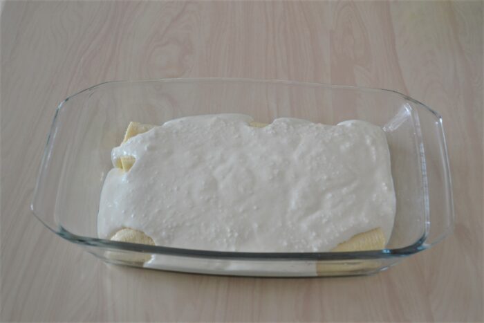 pour the cheese and kefir mixture