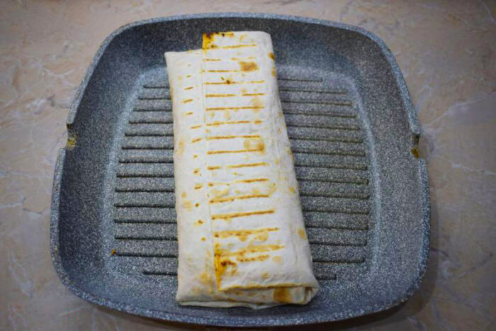 Prăjiți rulada noastră într-o tigaie