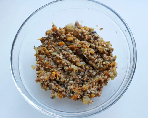 Mai rămâne doar să amesteci cele două ingrediente de bază