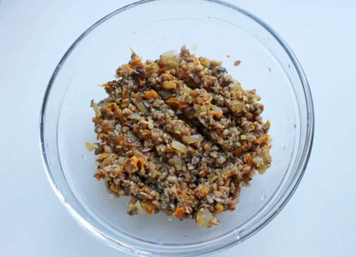 Mai rămâne doar să amesteci cele două ingrediente de bază