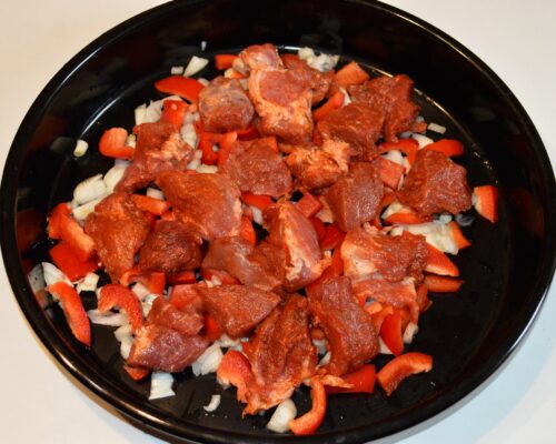 Place the meat in the baking tray