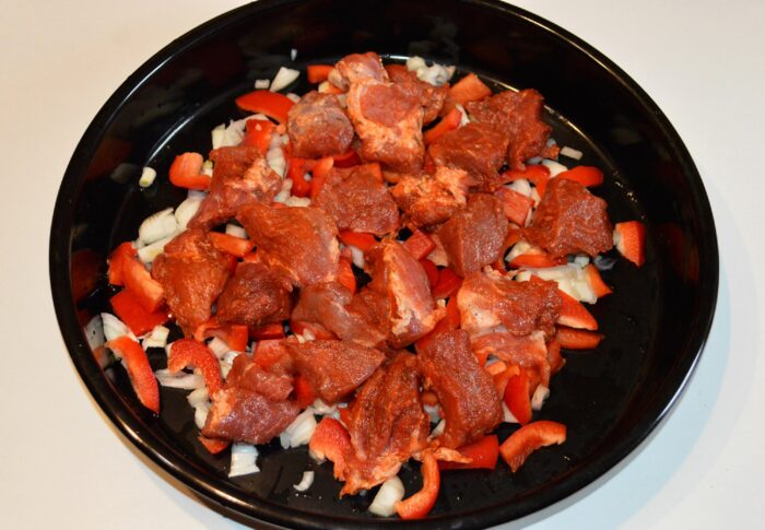 Place the meat in the baking tray