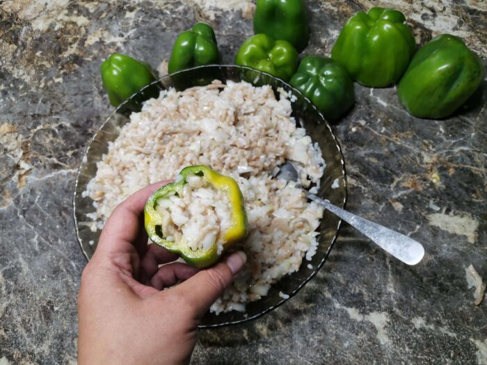 Umpleți ardeii cu carne tocată