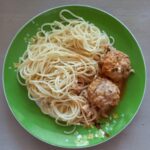 Hearty Spaghetti & Meatballs in Tomato Sauce