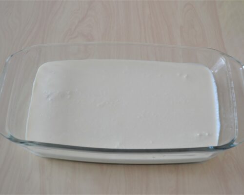 Spread the liquid mixture evenly