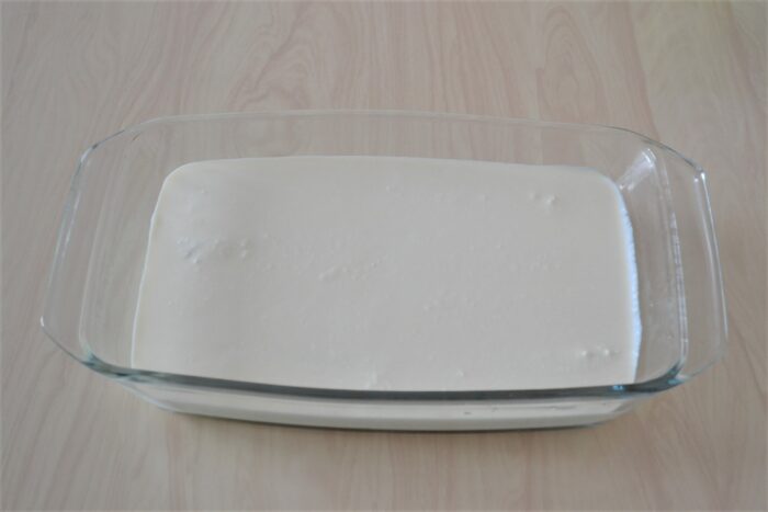 Spread the liquid mixture evenly