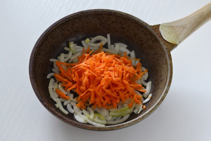 Add the grated carrots to the pan