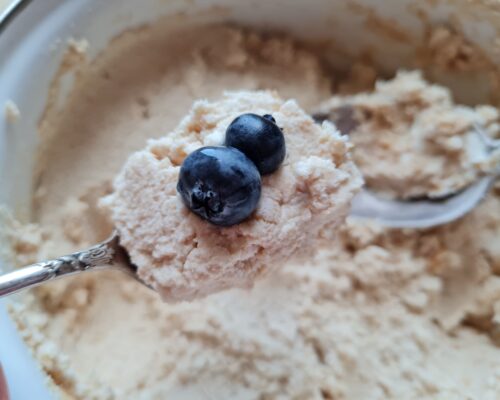 This can be done with two teaspoons