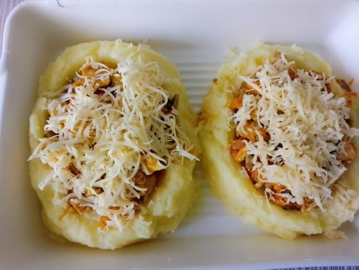 Presarati deasupra restul de cascaval ras