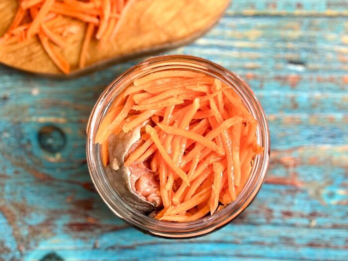 Можно добавить тертую морковь