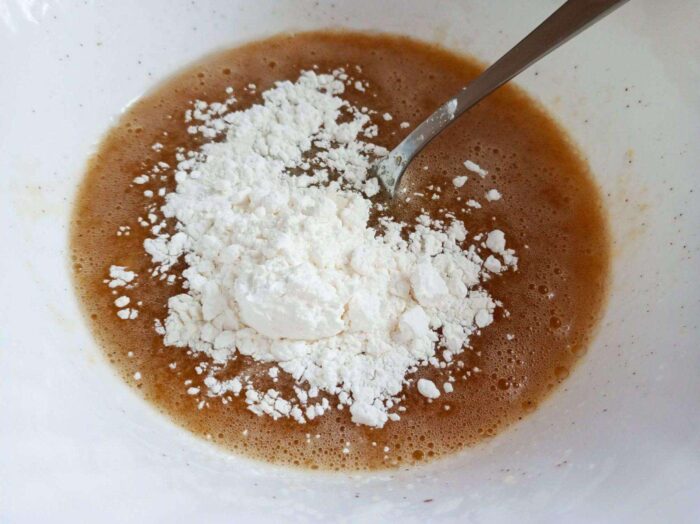 Добавляем 20 г кукурузного крахмала