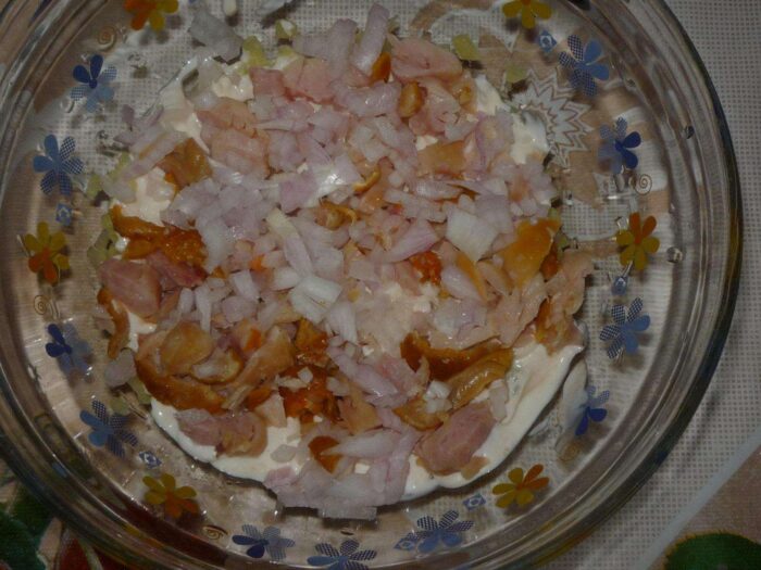 Куриное мясо отделяем от кости