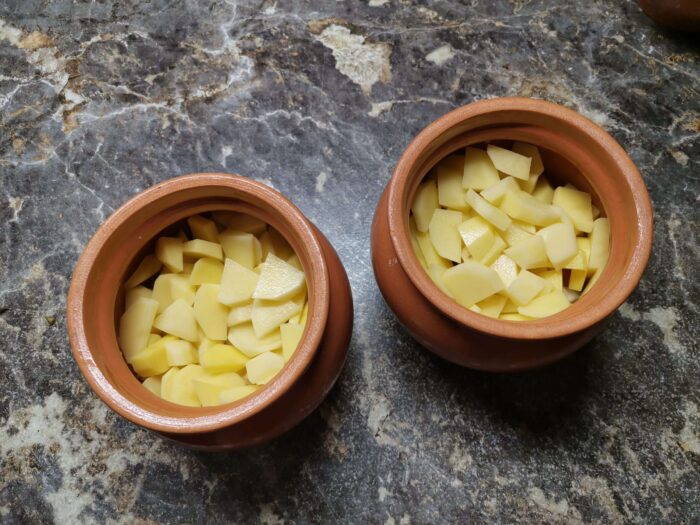 Сверху картофель