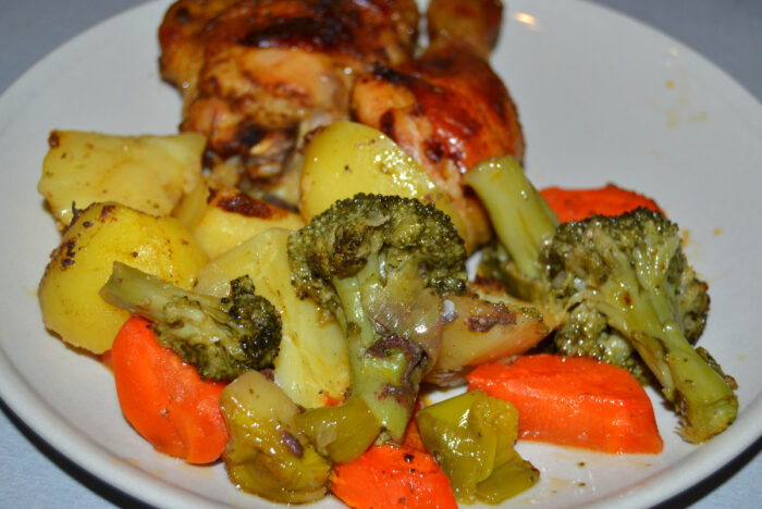 Layered chicken, broccoli, carrots and potatoes in a roasting bag