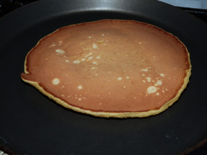 Întoarceți clătitele