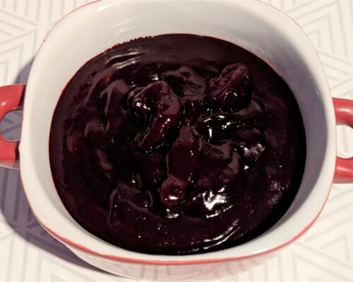Add the sugar and starch diluted with water to the berry puree