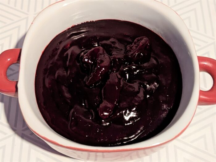 Add the sugar and starch diluted with water to the berry puree