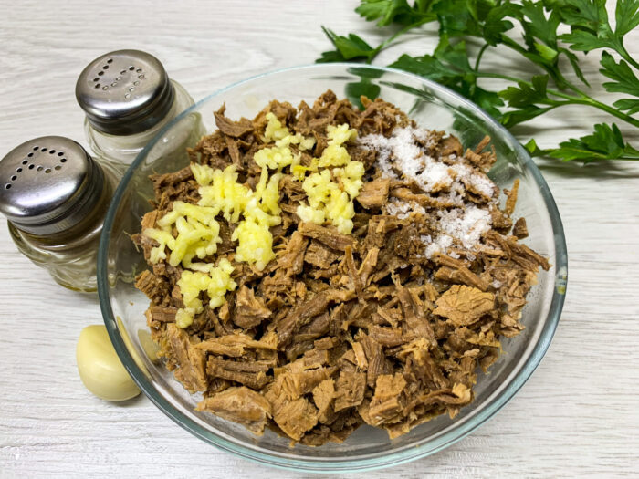 Вареное мясо остужаем