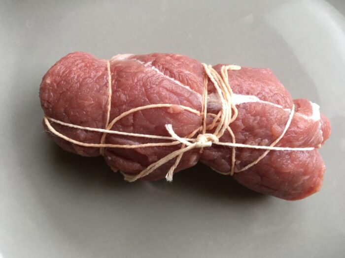 Se rulează și se înfășoară strâns