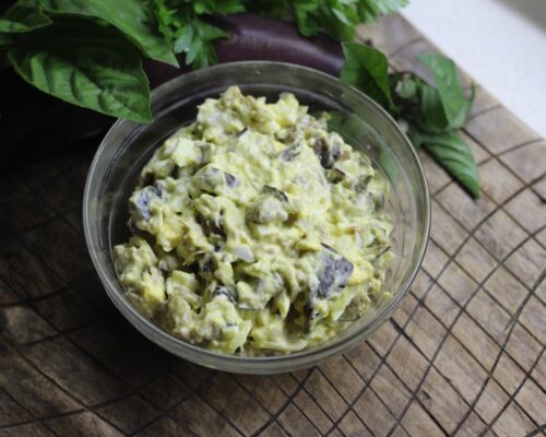 Season the appetizer with a mayonnaise sauce