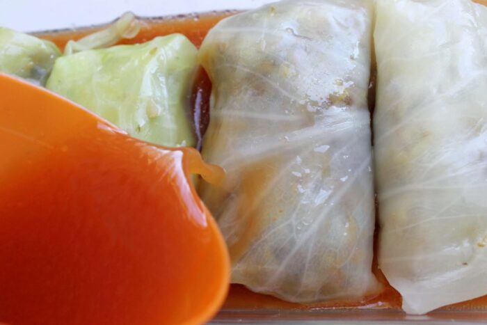 Осталось выложить заготовки в смазанную маслом форму