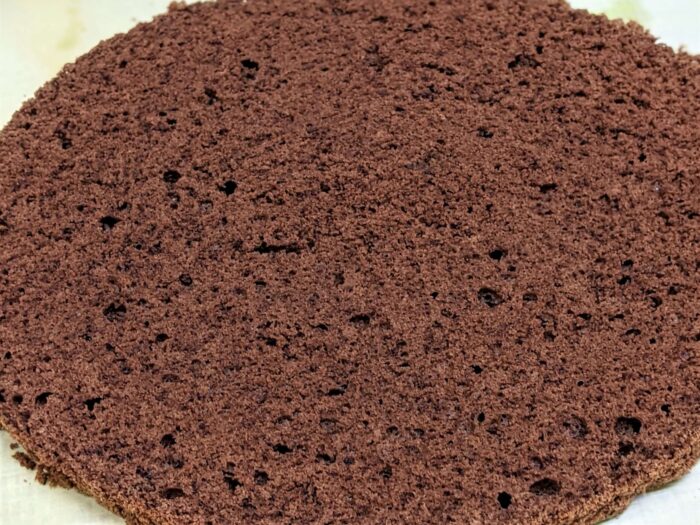 Коржу даём остыть