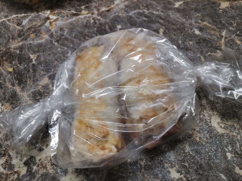 Și închideți-o într-o pungă de copt