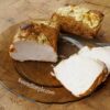 bujenita de porc suculenta taiata felii pe platou rustic