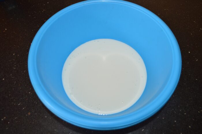 Pour the kefir into a bowl