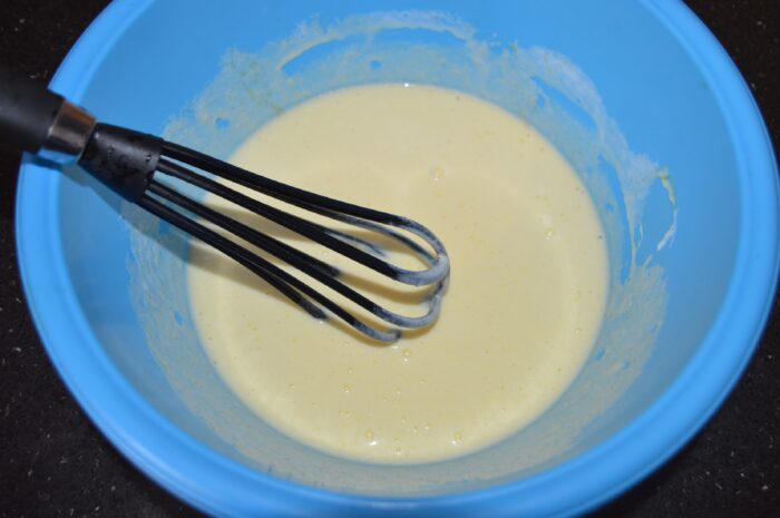 Mix the mixture with a whisk