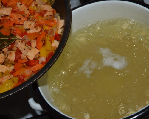 pour the pan with vegetables and meat