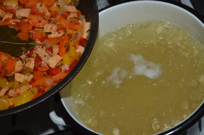 pour the pan with vegetables and meat