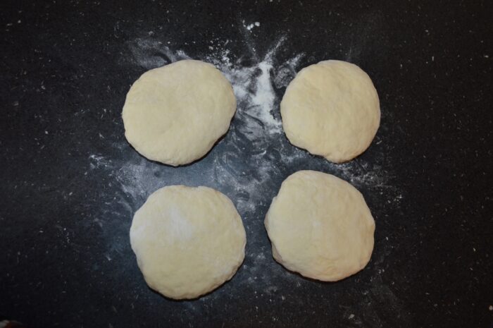 Form 4 balls from the cut dough