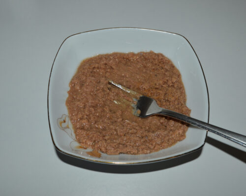 Mash the tuna with a fork