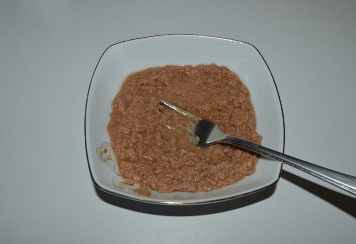 Mash the tuna with a fork